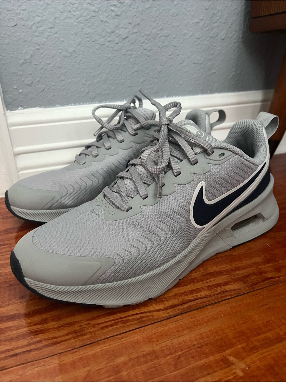 Nike Air Max Nuaxis Men’s Size 8 Navy Gray Blue Cross Training Sneakers